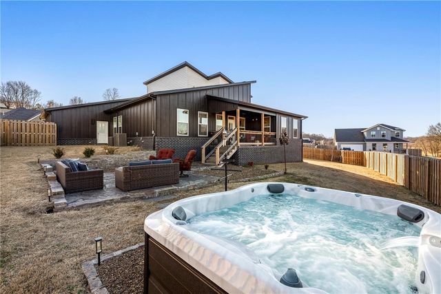 1300 Bunker Drive, Pea Ridge, AR 72751