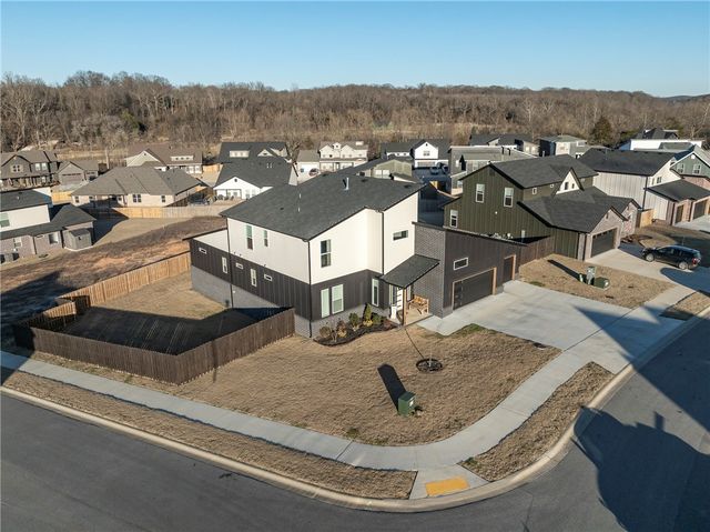 1300 Bunker Drive, Pea Ridge, AR 72751