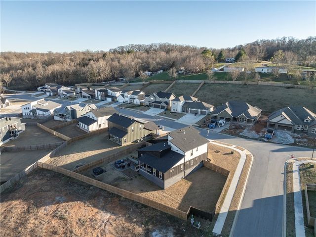 1300 Bunker Drive, Pea Ridge, AR 72751