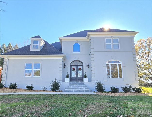 40 Shipwatch Drive, Hickory, NC 28601