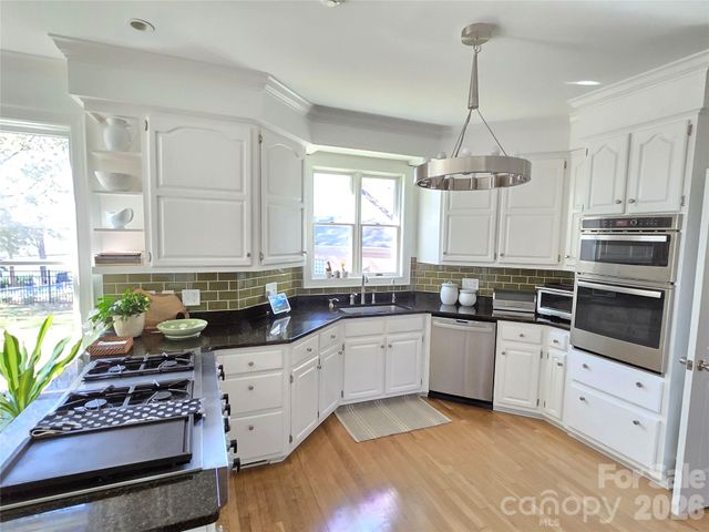 40 Shipwatch Drive, Hickory, NC 28601