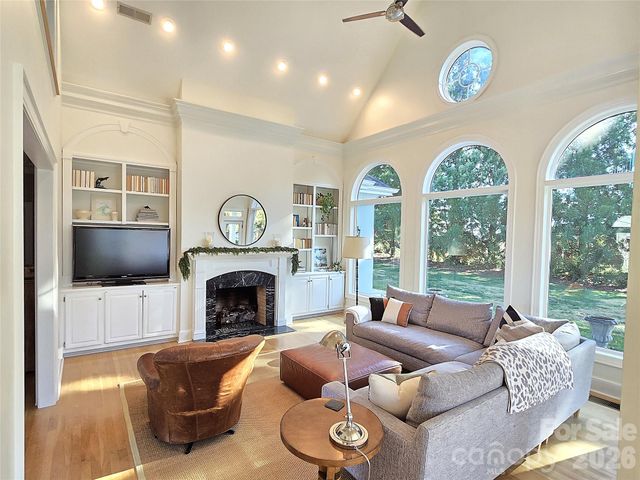 40 Shipwatch Drive, Hickory, NC 28601