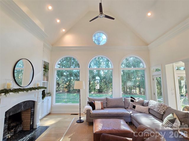 40 Shipwatch Drive, Hickory, NC 28601