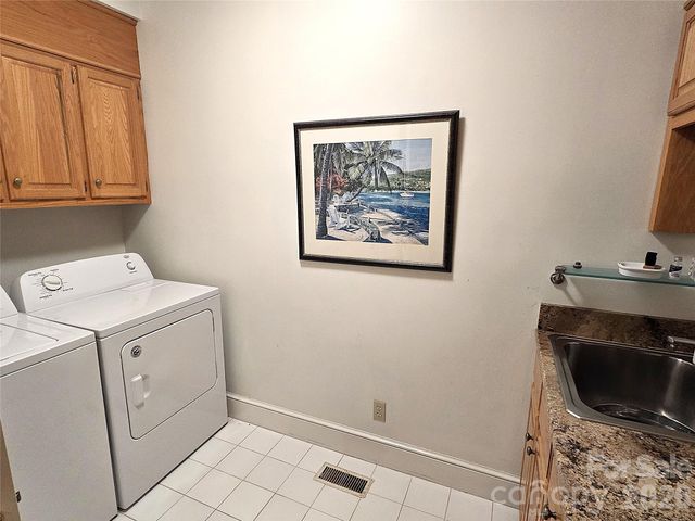 40 Shipwatch Drive, Hickory, NC 28601