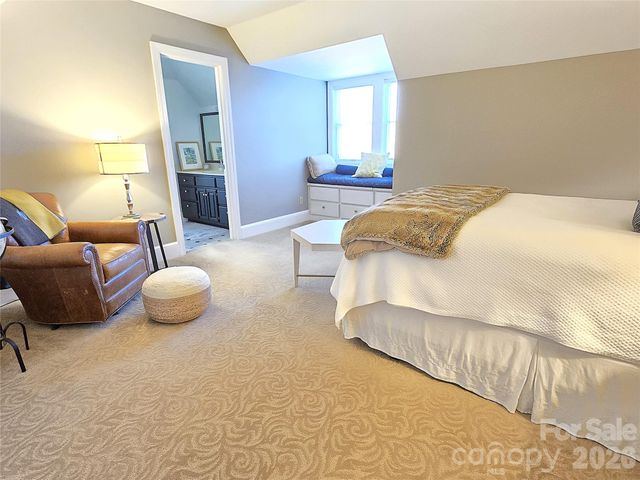 40 Shipwatch Drive, Hickory, NC 28601