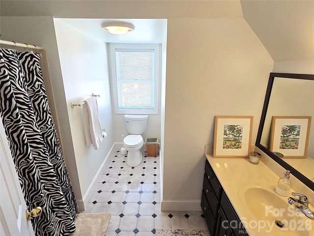 40 Shipwatch Drive, Hickory, NC 28601