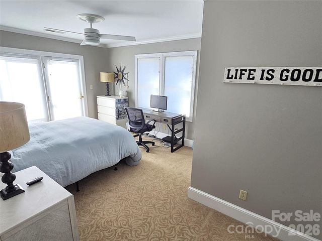 40 Shipwatch Drive, Hickory, NC 28601