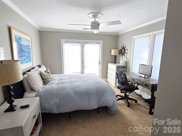 40 Shipwatch Drive, Hickory, NC 28601