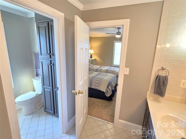 40 Shipwatch Drive, Hickory, NC 28601