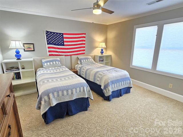 40 Shipwatch Drive, Hickory, NC 28601