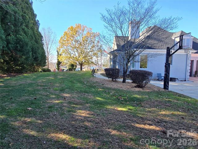 40 Shipwatch Drive, Hickory, NC 28601