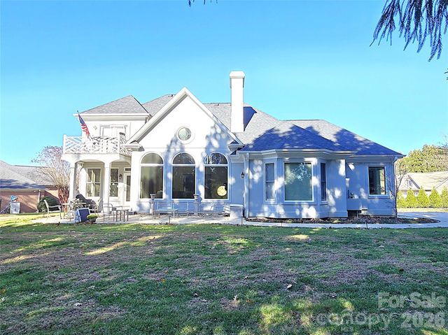 40 Shipwatch Drive, Hickory, NC 28601