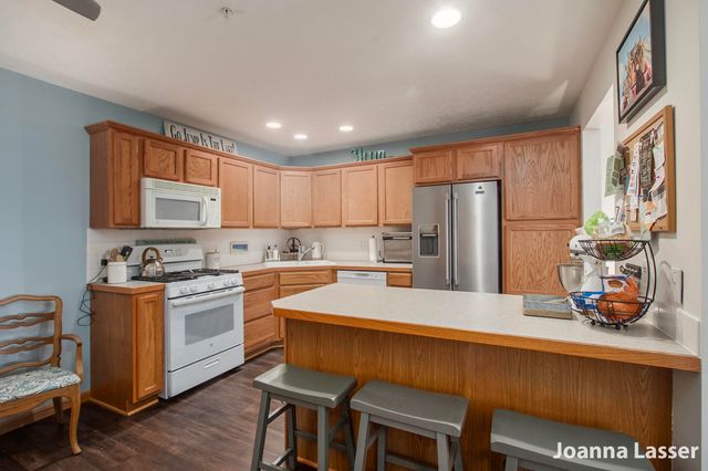 3122 W Crystal Waters Drive 1, Holland, MI 49424