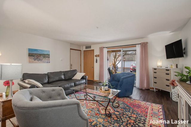 3122 W Crystal Waters Drive 1, Holland, MI 49424