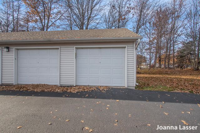 3122 W Crystal Waters Drive 1, Holland, MI 49424