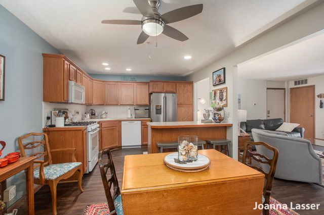 3122 W Crystal Waters Drive 1, Holland, MI 49424