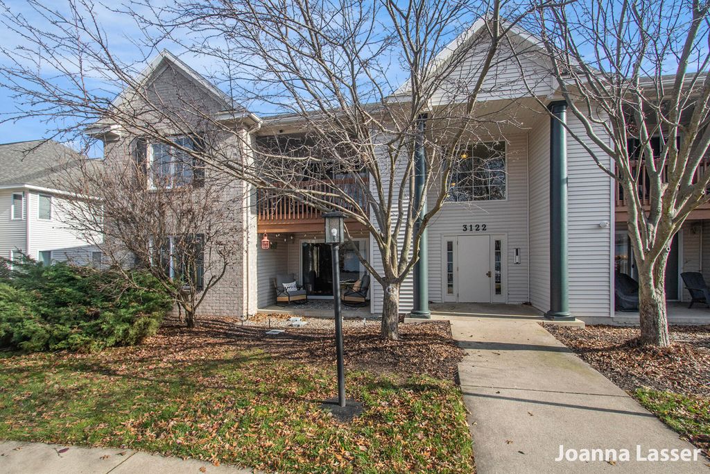 3122 W Crystal Waters Drive 1, Holland, MI 49424