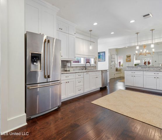 354 Main Street, Bay Saint Louis, MS 39520