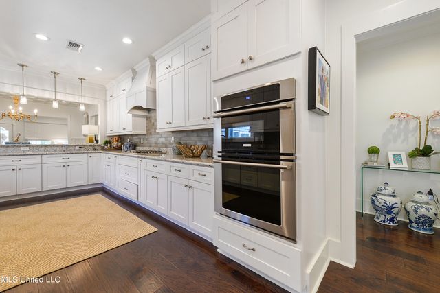 354 Main Street, Bay Saint Louis, MS 39520