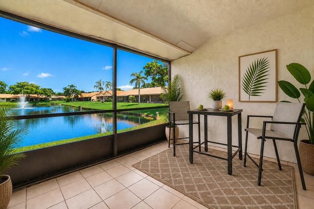 5325 S Bolero Circle, Delray Beach, FL 33484