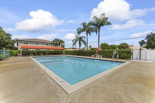 5325 S Bolero Circle, Delray Beach, FL 33484