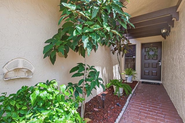 5325 S Bolero Circle, Delray Beach, FL 33484
