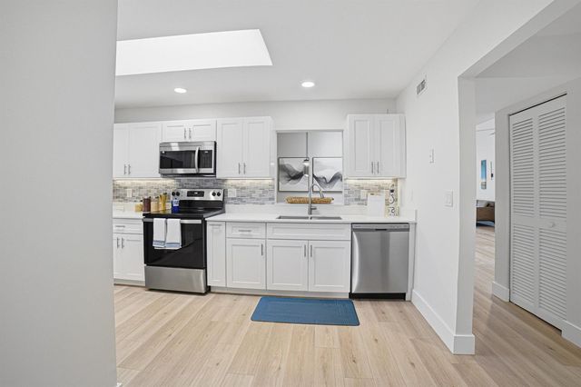 5325 S Bolero Circle, Delray Beach, FL 33484