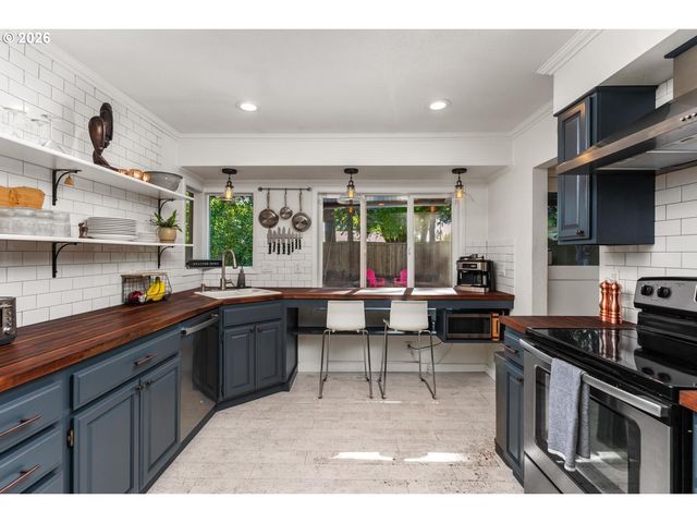 9020 Sw CAPITOL Hwy, Portland, OR 97219