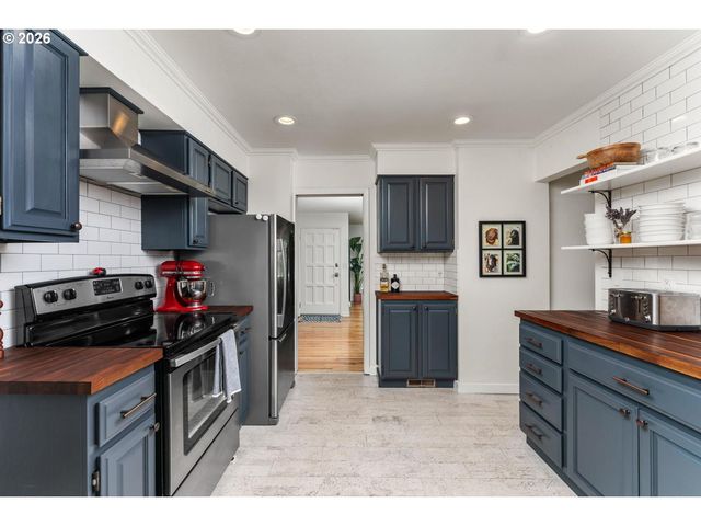 9020 Sw CAPITOL Hwy, Portland, OR 97219