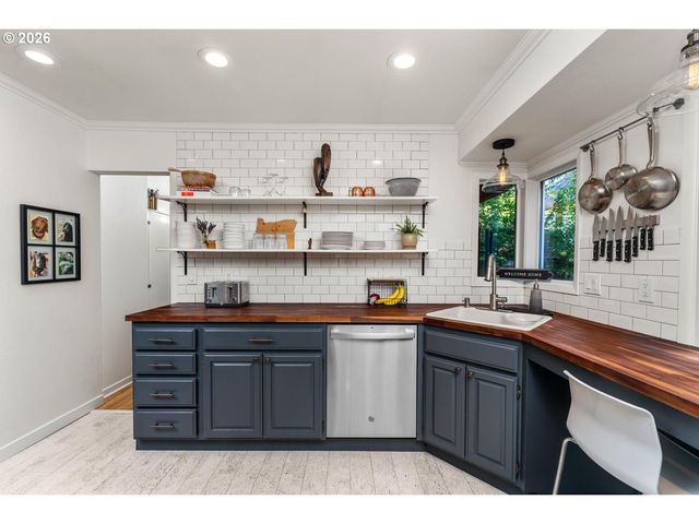 9020 Sw CAPITOL Hwy, Portland, OR 97219