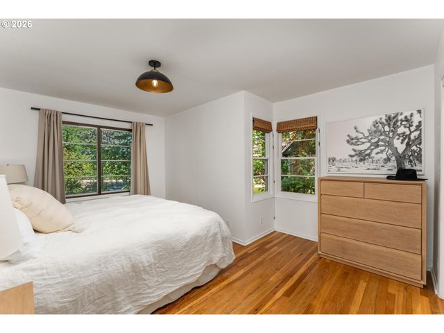 9020 Sw CAPITOL Hwy, Portland, OR 97219