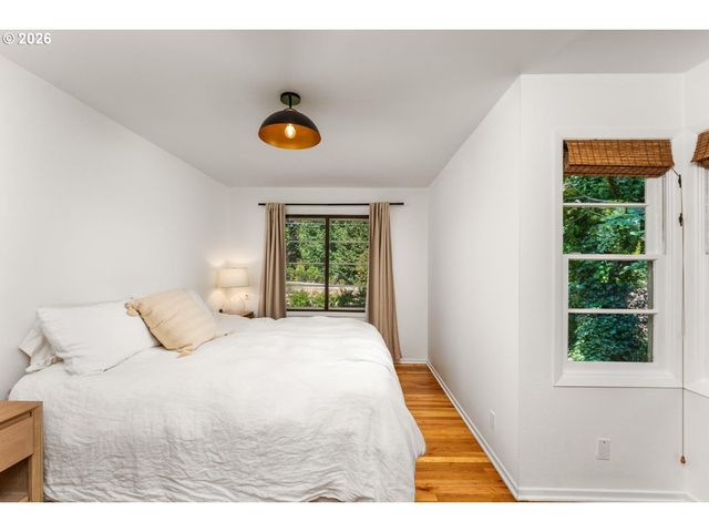 9020 Sw CAPITOL Hwy, Portland, OR 97219