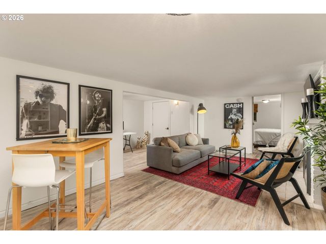 9020 Sw CAPITOL Hwy, Portland, OR 97219