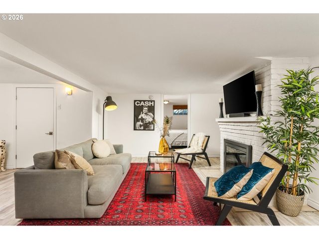 9020 Sw CAPITOL Hwy, Portland, OR 97219
