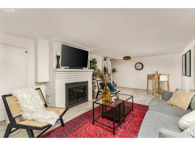 9020 Sw CAPITOL Hwy, Portland, OR 97219
