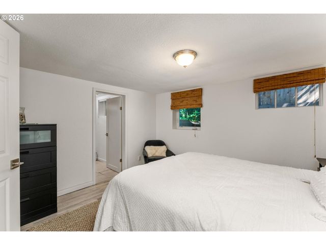 9020 Sw CAPITOL Hwy, Portland, OR 97219