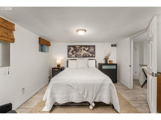 9020 Sw CAPITOL Hwy, Portland, OR 97219