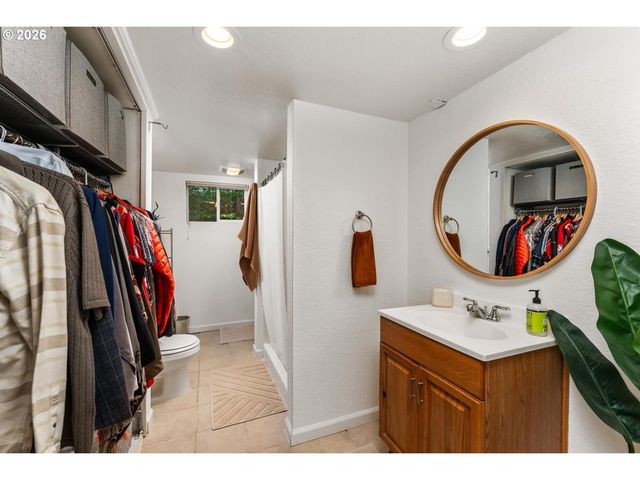 9020 Sw CAPITOL Hwy, Portland, OR 97219
