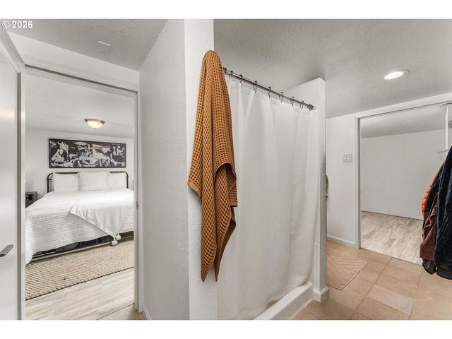 9020 Sw CAPITOL Hwy, Portland, OR 97219