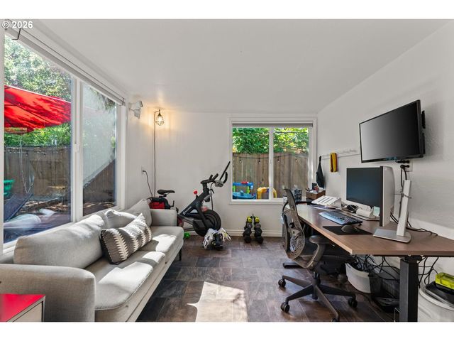 9020 Sw CAPITOL Hwy, Portland, OR 97219