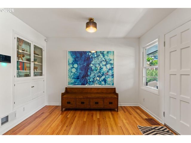 9020 Sw CAPITOL Hwy, Portland, OR 97219
