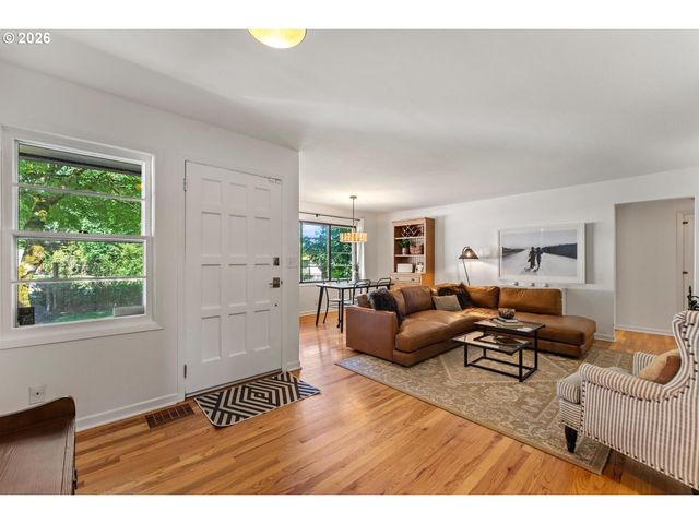 9020 Sw CAPITOL Hwy, Portland, OR 97219