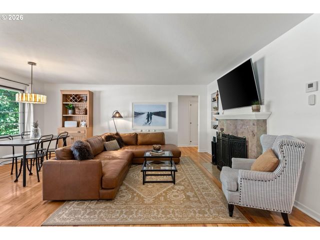 9020 Sw CAPITOL Hwy, Portland, OR 97219