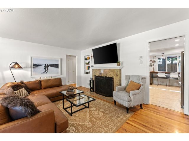 9020 Sw CAPITOL Hwy, Portland, OR 97219
