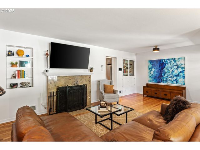 9020 Sw CAPITOL Hwy, Portland, OR 97219