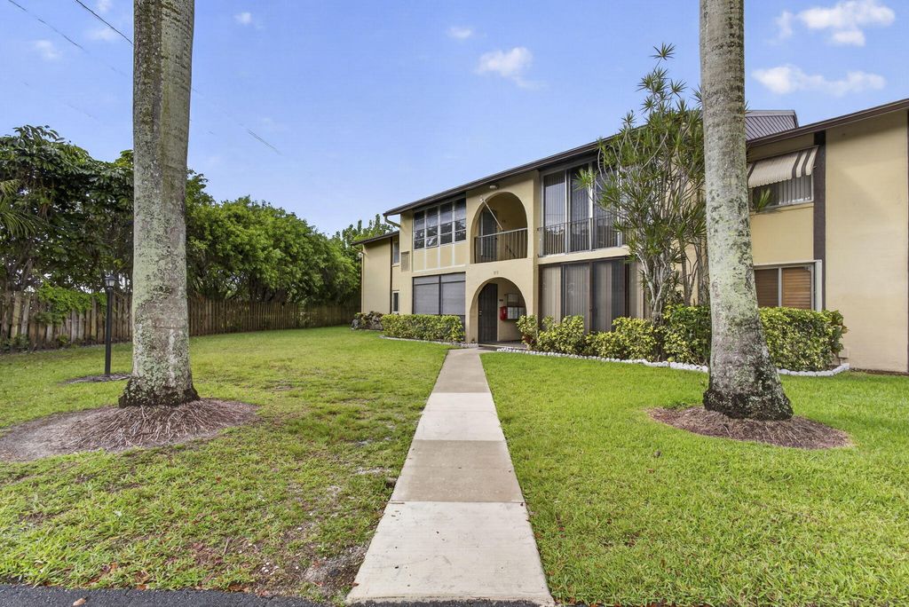 315 Pine Ridge Circle, Greenacres, FL 33463