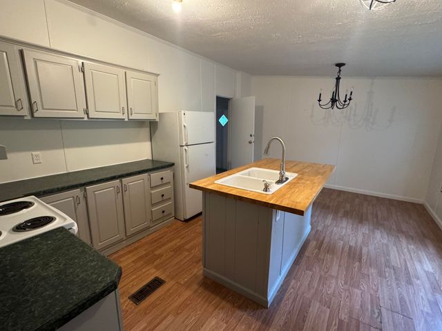 81 Sodie Cameron Rd., Lumberton, MS 39455