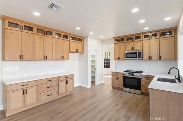 1015 E Deerfield, Ontario, CA 91761