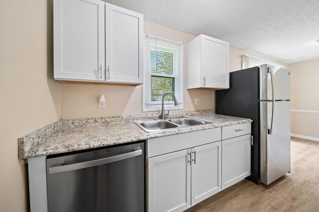 5220 Refugee Road, Columbus, OH 43232