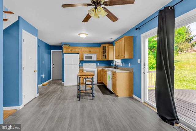 1279 CEDAR AVE, East Earl, PA 17519
